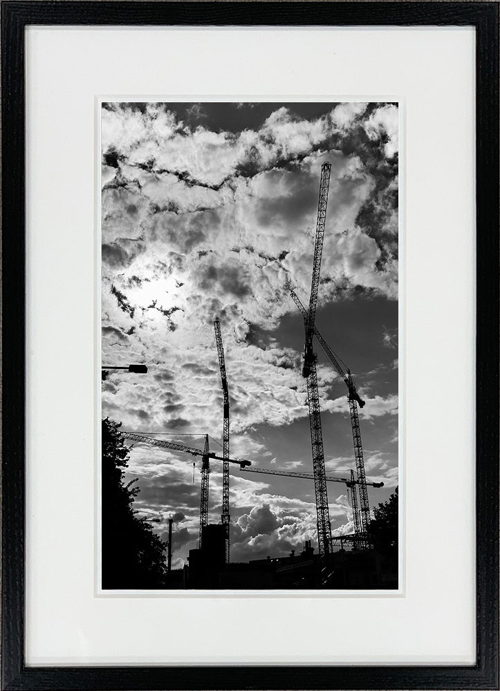 WITH FOTO インテリアフォト額装 A3 空とクレーン/ Crane in Dramatic Sky  